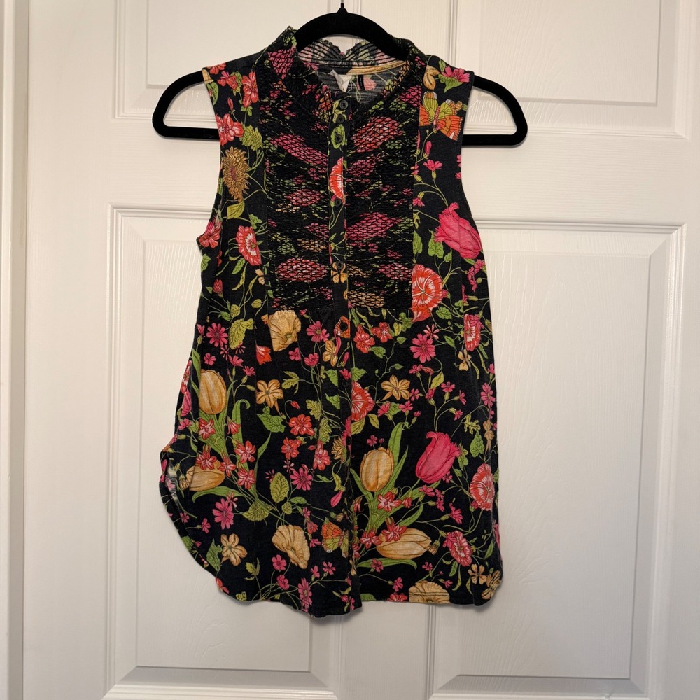 Anthropologie Akemi + Kin Floral Sleeveless Blouse XS Black Boho Lace Casual